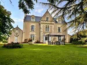 a large stone house with a gazebo in the yard at Clos de Joco - Gîte de groupe in Pas-de-Jeu