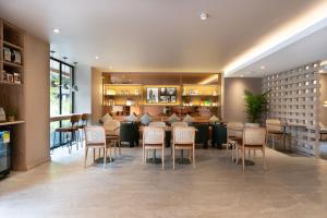 a restaurant with tables and chairs and a bar at Bomma House - Parque 93 in Bogotá