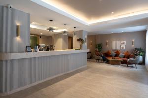 a lobby of a hotel with a bar and a waiting room at Bomma House - Parque 93 in Bogotá