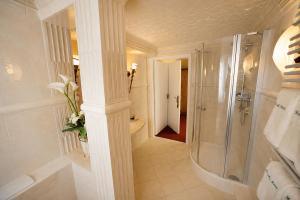 a bathroom with a walk in shower and a walk in shower at Hotel Altes Rathaus in Ostfildern +17 photos