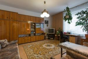 Kuchnia lub aneks kuchenny w obiekcie Feel The Old Socialist Style Apartment