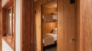 a small room with a bunk bed in it at Casa Chati Hostal Boutique in San Cristóbal de Las Casas