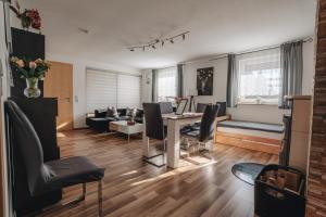 a living room with a table and a couch at Ferienwohnung Leipzig- Hirschfeld Apartments in Leipzig