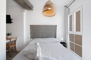 a bedroom with a bed and a pendant light at Apartamento La Pista Sur in San Sebastián de la Gomera