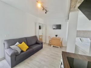 a living room with a couch and a bedroom at Apartamento La Pista Sur in San Sebastián de la Gomera