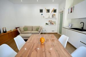 a kitchen and dining room with a wooden table and chairs at Casa Federica by MOH in Grottaglie