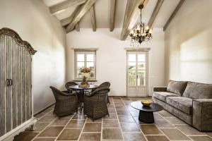 a living room with a couch and a table at Casa di Sofia in Calosso