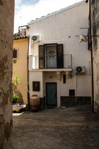 a building with a balcony on the side of it at Cupola Blu in Ragusa