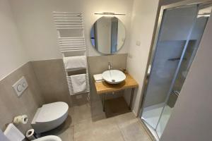 Bilik mandi di AmiRooms Affittacamere
