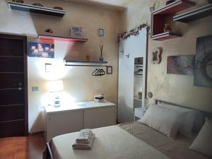 a small bedroom with a bed and a desk at La RIVISTA in Manduria