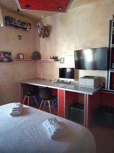 a room with a bed and a desk with a computer at La RIVISTA in Manduria