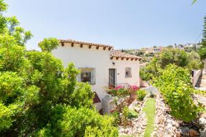 a villa with a view of the garden at Apartament in Monte Pedreguer in Pedreguer