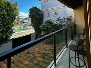 a balcony with a view of a building at Hospedaria Clã do Cla in Arraial do Cabo