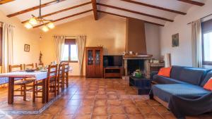 a living room with a couch and a table at Casa Rue in Deltebre