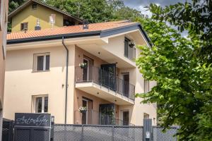an apartment building with balconies and a fence at B&B Antenhofer Lovere in Lovere
