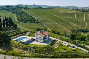an aerial view of a house in a vineyard at Radici in Serralunga d'Alba