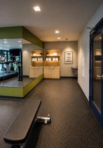 a gym with a bench and a toilet at Spark by Hilton Tempe Phoenix Airport in Tempe
