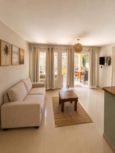 a living room with a couch and a coffee table at Condomínio Harmonia in Pipa