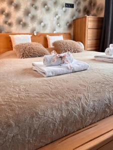 a bedroom with two beds with towels on them at Srnčí vrch in Batňovice