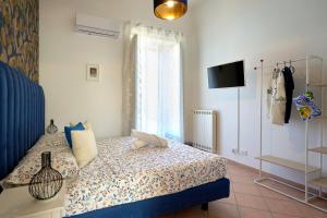 a bedroom with a bed and a window at The Lemon Garden Escape in Meta