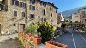 a group of plants in pots in front of a building at Residenza La Gemma in Subiaco