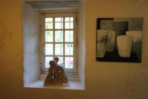 a statue sitting on a window sill in front of a window at La Haute Flourie - bed and breakfast -chambres d'hôtes in Saint Malo