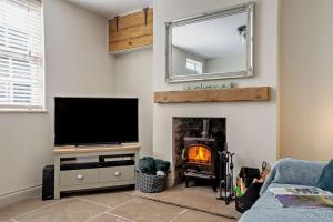 a living room with a television and a fireplace at 2 Bed in Cherry Burton oc-c37535 in Cherry Burton