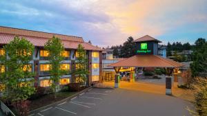 a hotel with a gazebo in front of a building at Holiday Inn Victoria - Elk Lake by IHG in Victoria