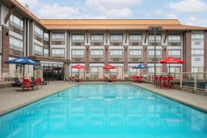 a large swimming pool in front of a building at Holiday Inn Victoria - Elk Lake by IHG in Victoria