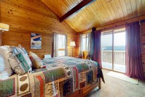 a bedroom with a bed in a log cabin at Mountain View Chalet in West Dover