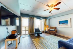 a living room with a couch and a ceiling fan at Highpoint S 3G in Ocean City