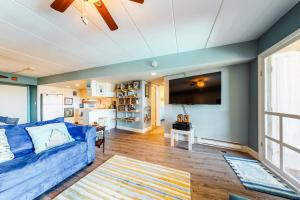 a living room with a blue couch and a flat screen tv at Highpoint S 3G in Ocean City +8 photos