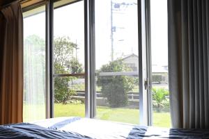 a bedroom with a bed and a large window at TORAMIKE2 - Vacation STAY 53883v in Ichigaya +9 photos