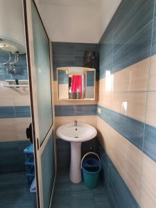 a small bathroom with a sink and a mirror at Te Shkodrant in Baks-Rrjoll