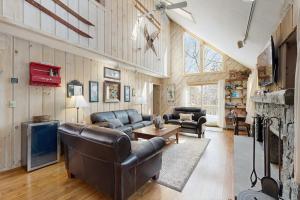 a living room with leather furniture and a fireplace at Bear's Crossing Retreat in Dover