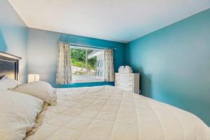 a blue bedroom with a large bed and a window at Mountainside 75 in Warren +37 photos