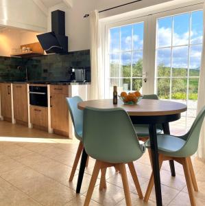 a kitchen with a wooden table and chairs in a kitchen at Casita Tierra De Suerte in Pizarra