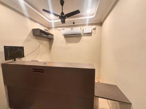 a room with a ceiling fan and a machine at Townhouse Mylliem Formerly Infinity Bed & Breakfast in Shillong