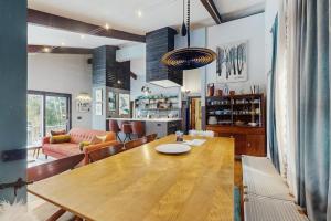 a living room with a wooden table and a couch at Art Rocks in Stowe