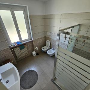 a bathroom with a shower and a toilet and a sink at Villa Doku in Valjiosi +47 photos