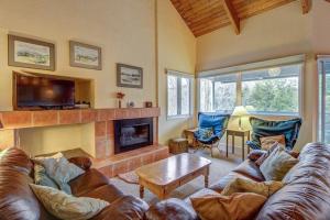 a living room with a couch and a fireplace at Bridges 95 in Warren