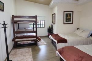 a bedroom with two bunk beds and a ladder at Finca eventos Dalubsu in Silvania