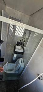 a bathroom with a toilet and a sink at RG Kitnet02 in Curitiba