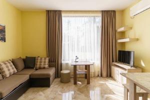 a living room with a couch and a television at Come here in Kuchkisabano