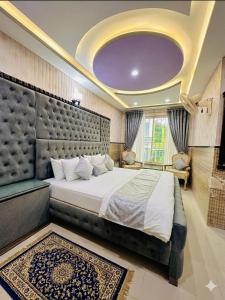 Gallery image of FAKHAR INTERNATIONAL HOTEL! ONE minute walk From MALL ROAD MURREE l Hot Water l Backup Light l Covered Car Parking l in Murree