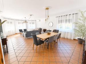 a dining room and living room with a table and chairs at El encinar de las nieves - Piscina privada, cerca de Toledo y Puy du Fou in Toledo
