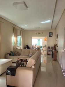 a living room with a couch and a table at Santorini House Pousada e Restaurante in Araguaína
