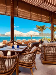 a restaurant with a view of the ocean at Sunset Paradise in Baie Nettle