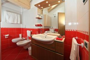 Koupelna v ubytování Residence Garni Manuela + 31 fotografií