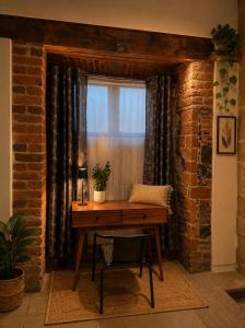 a room with a wooden desk and a window at Morada Luna Centro Histórico in Mexico City